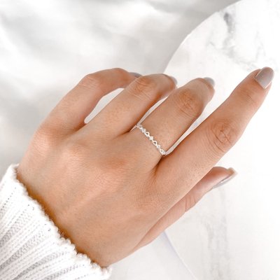 Anel corações e zircônias prata 925