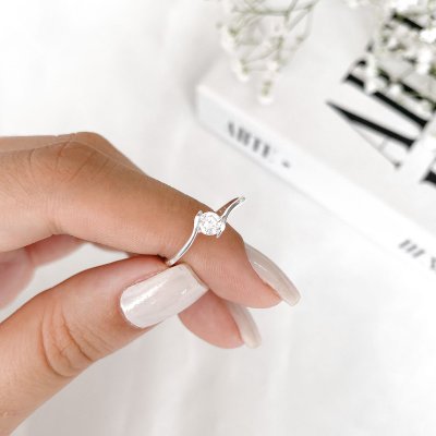 Anel solitário zircônia ondulado prata