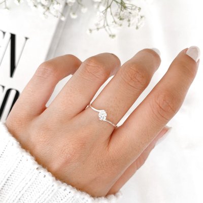 Anel solitário zircônia ondulado prata