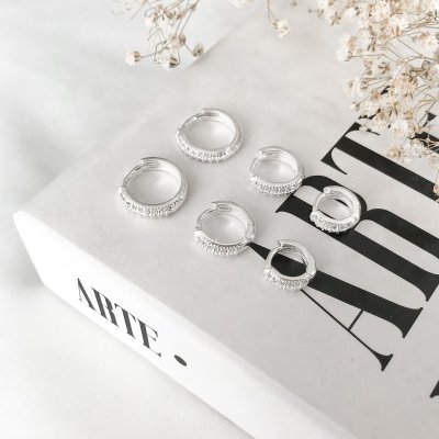 Argolinha Cravejada Prata 925 Argolinha Cravejada Prata 925