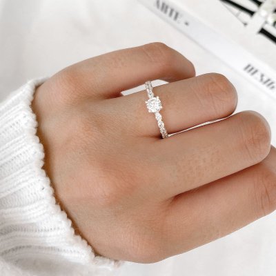 Anel solitário cravejado prata 925