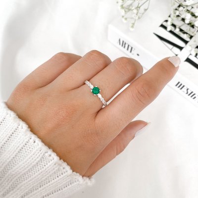 Anel Solitário Cravejado Zircônia Verde Esmeralda