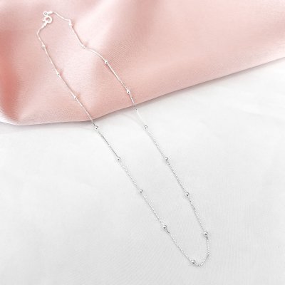 colar choker bolinhas