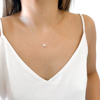 colar letra cravejada 8