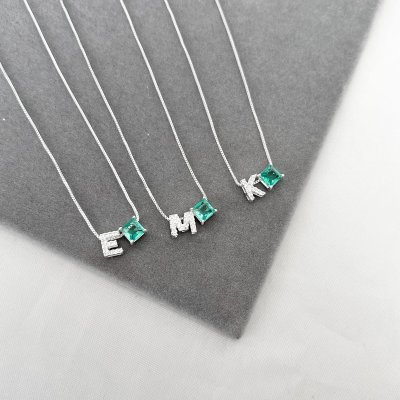 colar letra cravejada 14