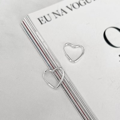 argola basica coracao prata 2