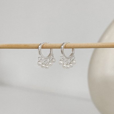 argola de prata lisa com perolas