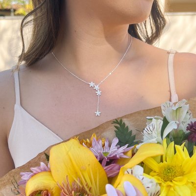 colar gravatinha flor cravejada prata 925 glamour pratas 1